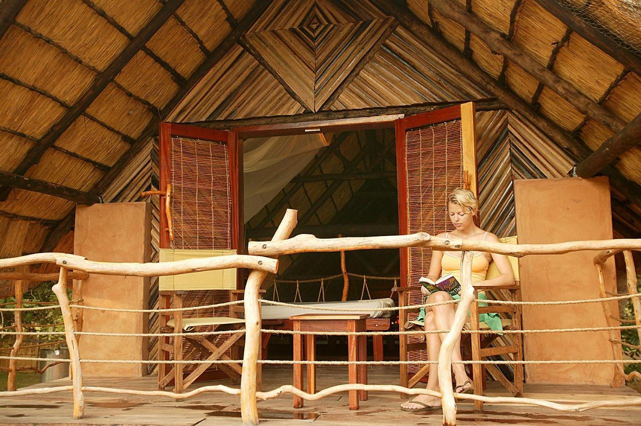 Track And Trail River Camp Kakumbi Exterior foto
